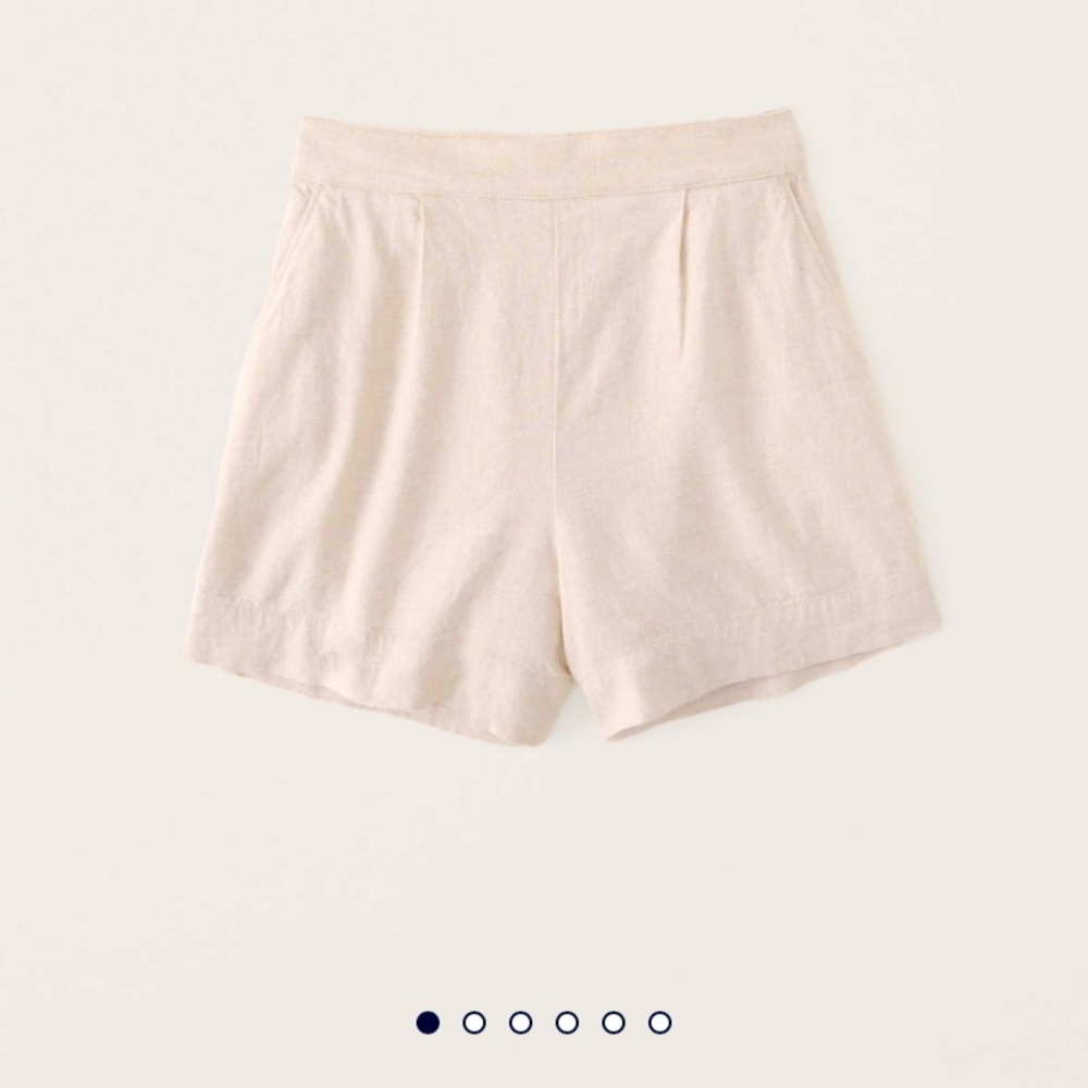 Abercrombie and Fitch Cream size small linen blend pull-on shorts